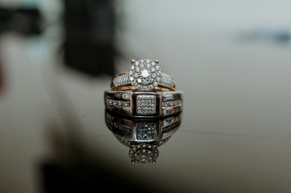 Bague pour femme : entre signification et conseils utiles