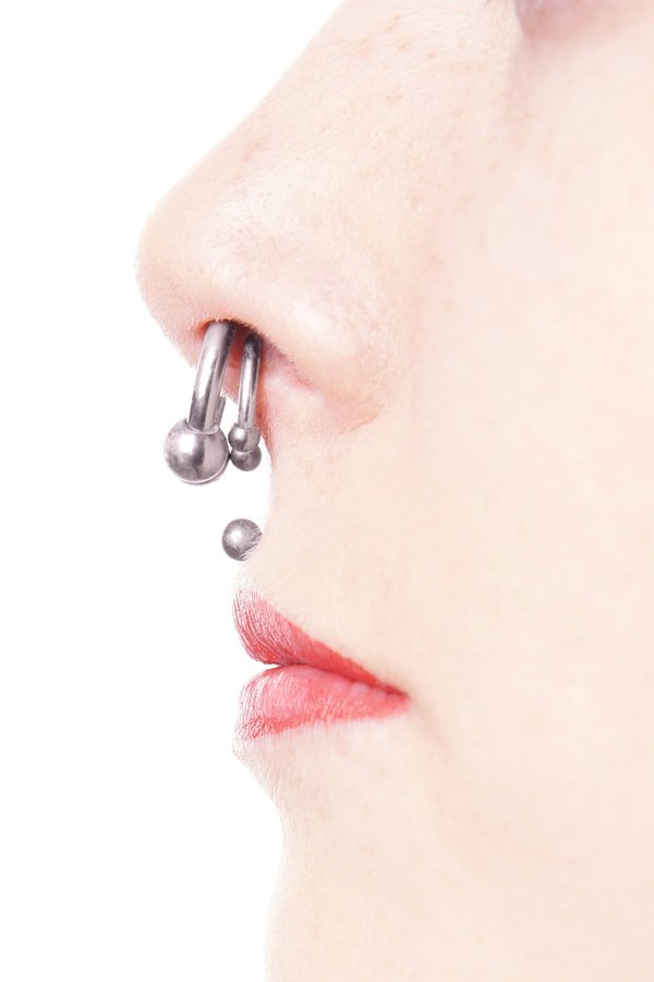 Piercing septum femme discret : Élégance subtile pour chaque jour